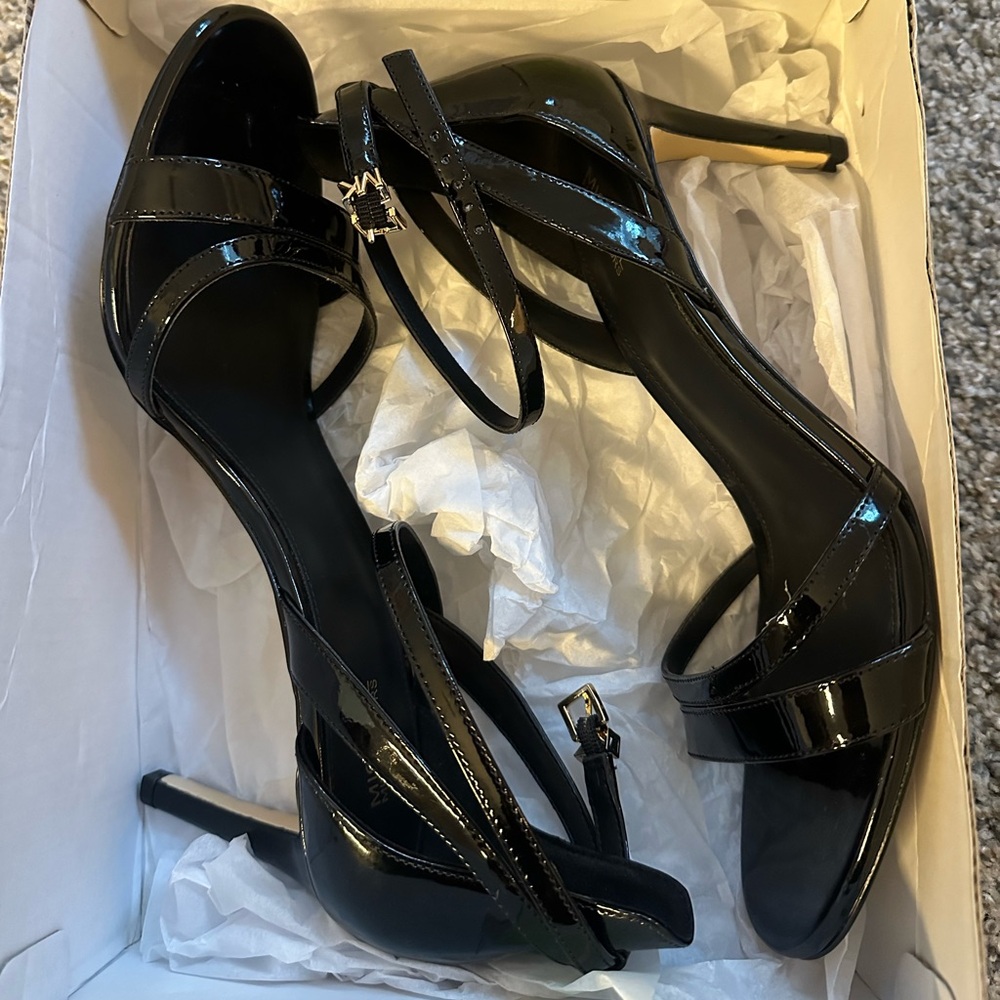 micheal kors black heels!! ONLY WORN ONCE!!!! PRACTICALLY BRAND NEW!
